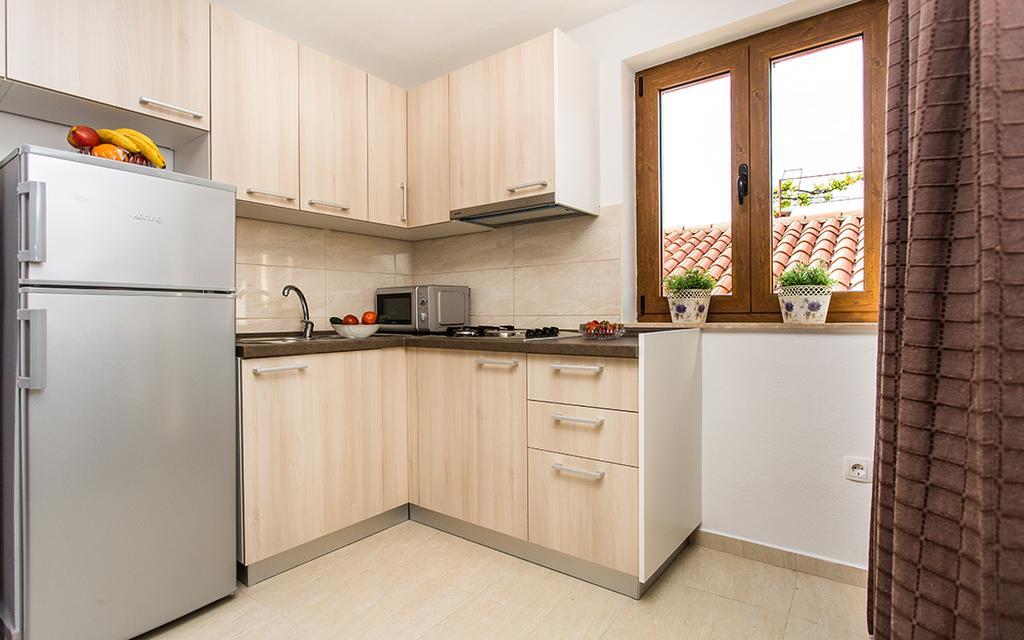 Apartment & Room Antonio Vrbnik Exterior photo